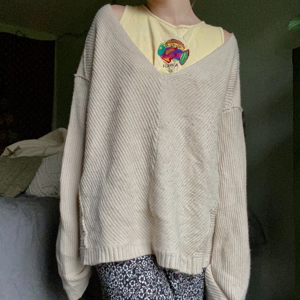 OVERSIZED OFF THE SHOULDER SWEATER